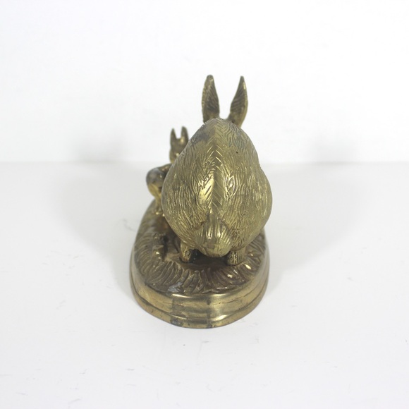 Vintage Brass Rabbit Mother Babies Bunny Brass Paperweight Office Decor - Picture 7 of 9